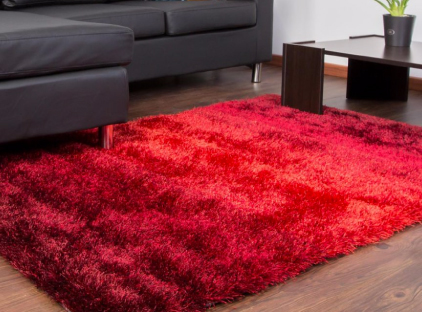 mantenimiento de alfombras - alfombra de pelo largo roja