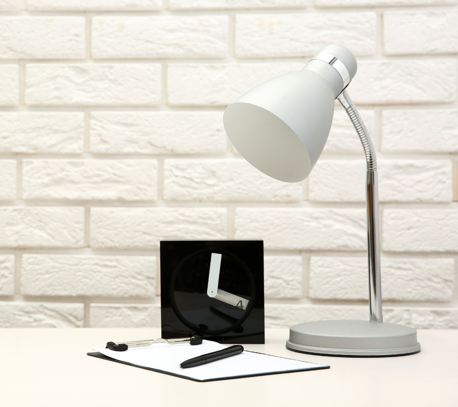 tips para iluminar escritorios con lámparas