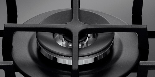 Cubierta de inducción en vitrocerámica Whirlpool 305674 con control táctil que ofrece opciones como Booster para incrementar la temperatura de un elemento de cocción a necesidad.