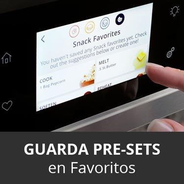 Cocina guardando tus preparaciones favoritas a un solo toque en la pantalla táctil del horno microondas con campana de Whirlpool 492739