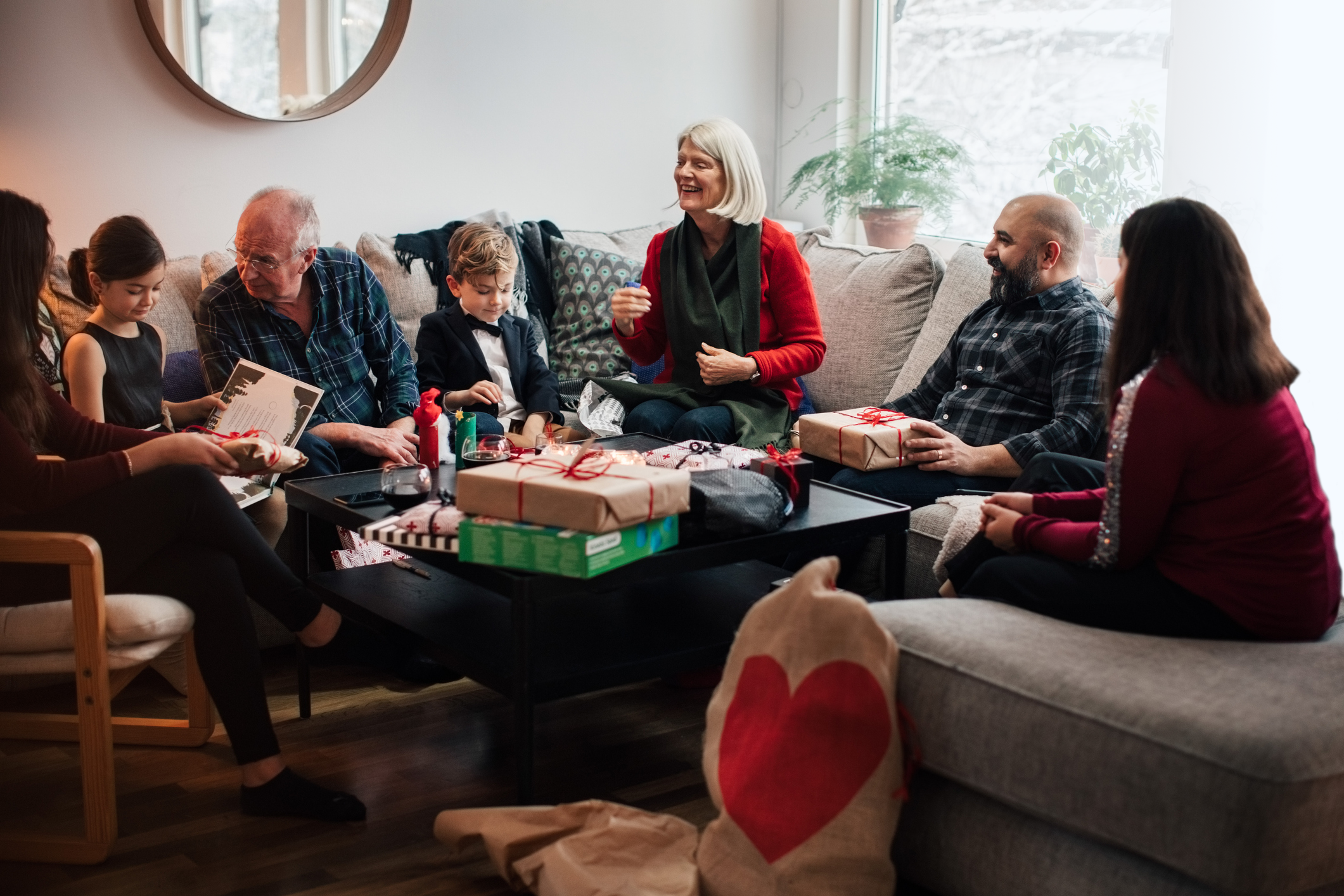 Familia celebrando Navidad