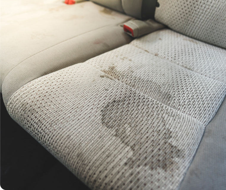 Cómo limpiar el tapizado del auto de manchas grandes