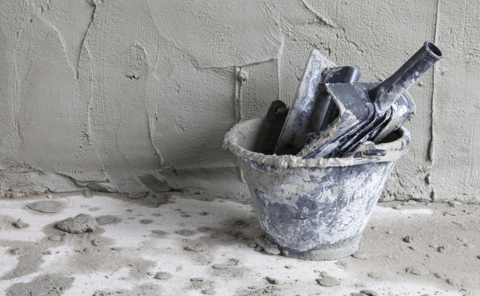 paetar y estucar - balde sucio de cemento