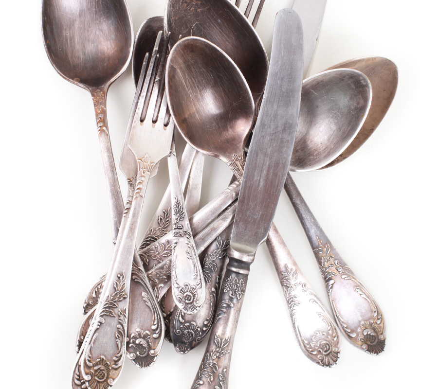 cuidados de cubiertos de mesa -  cucharas, cuchillos y tenedores oxidados
