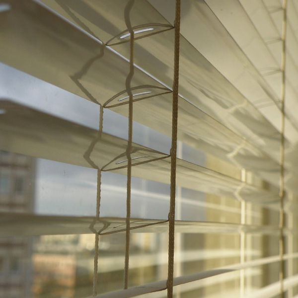 tipos de cortinas de cocina - persianas y estores