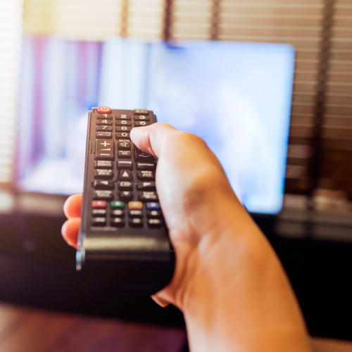 cosas que se debe limpiar en una casa - control remoto
