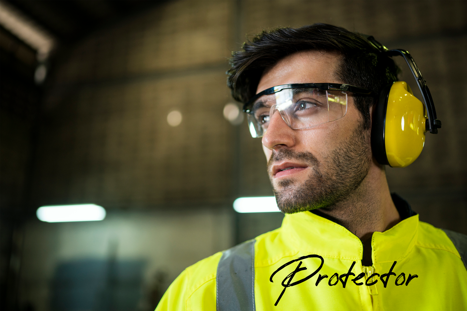 Trabajador con protector auditivo y gafas de seguridad